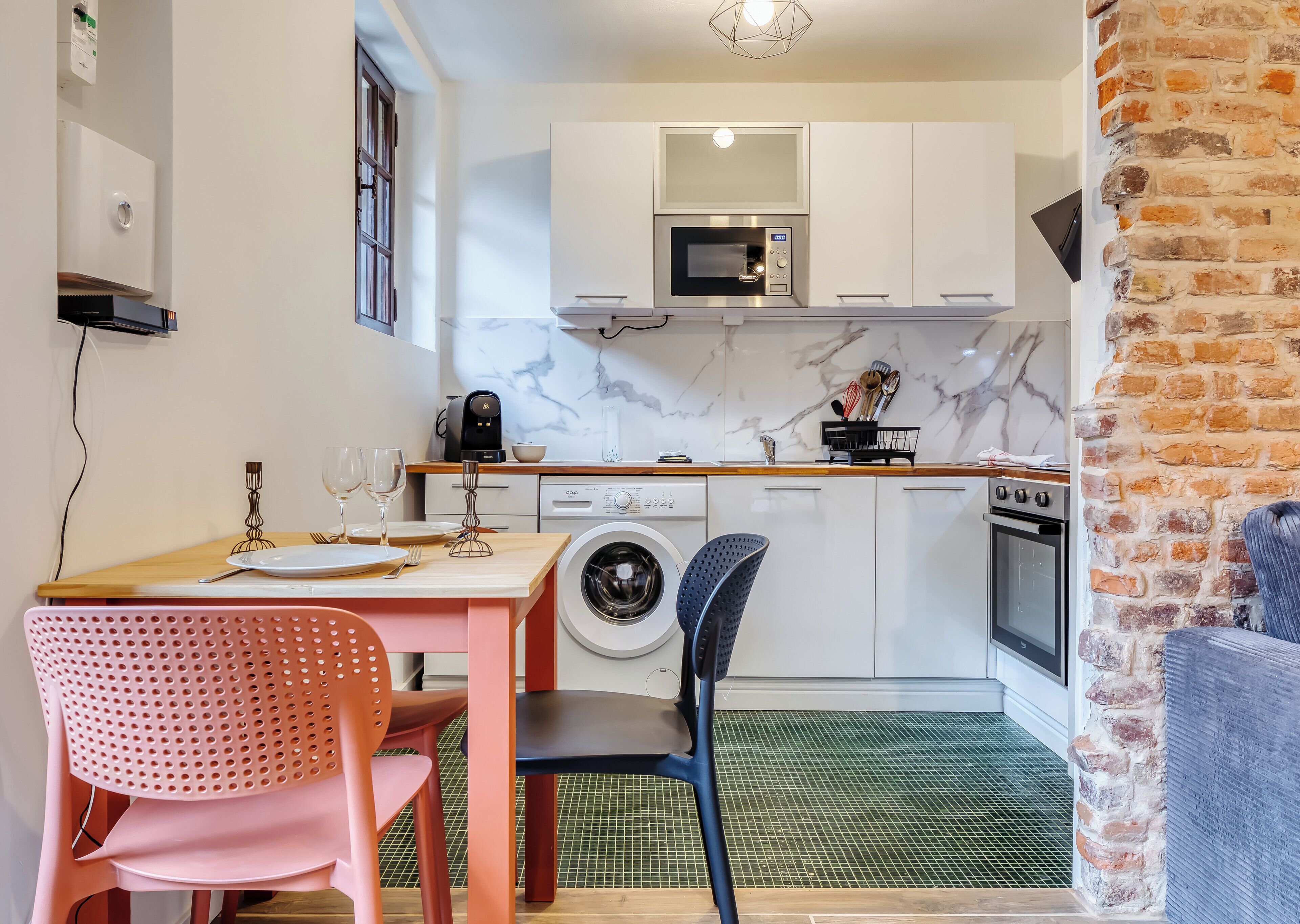 Réfrigérateur, micro-ondes, four, cafetière/bouilloire