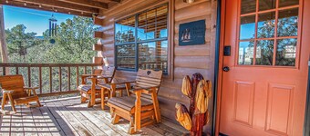 Davis Mountains Hideaway-Cactus Flower Cabin