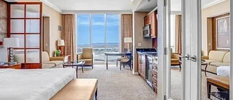 Tabla de planchar con plancha, wifi y ropa de cama