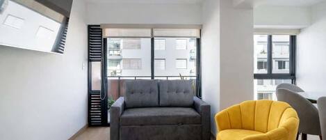 テレビ、書斎 / ワークスペース