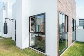 Terrace/patio - Modern 2BR Apt for 8 +Parking | Central Miraflores (Miraflores)