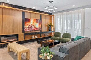 Smart-TV, Kamin, Videospiele