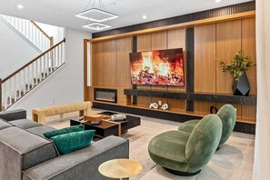 Smart-TV, Kamin, Videospiele