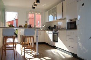 Fridge, microwave, oven, dishwasher - Casa Vigie I Oasis ensoleillée à La Chaume (Les Sables-d´Olonne)