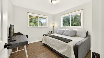 Iron/ironing board, free WiFi