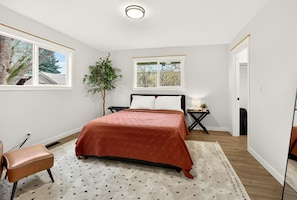 Iron/ironing board, free WiFi - Redwoods Stopover by WanderLodges (Cave Junction)