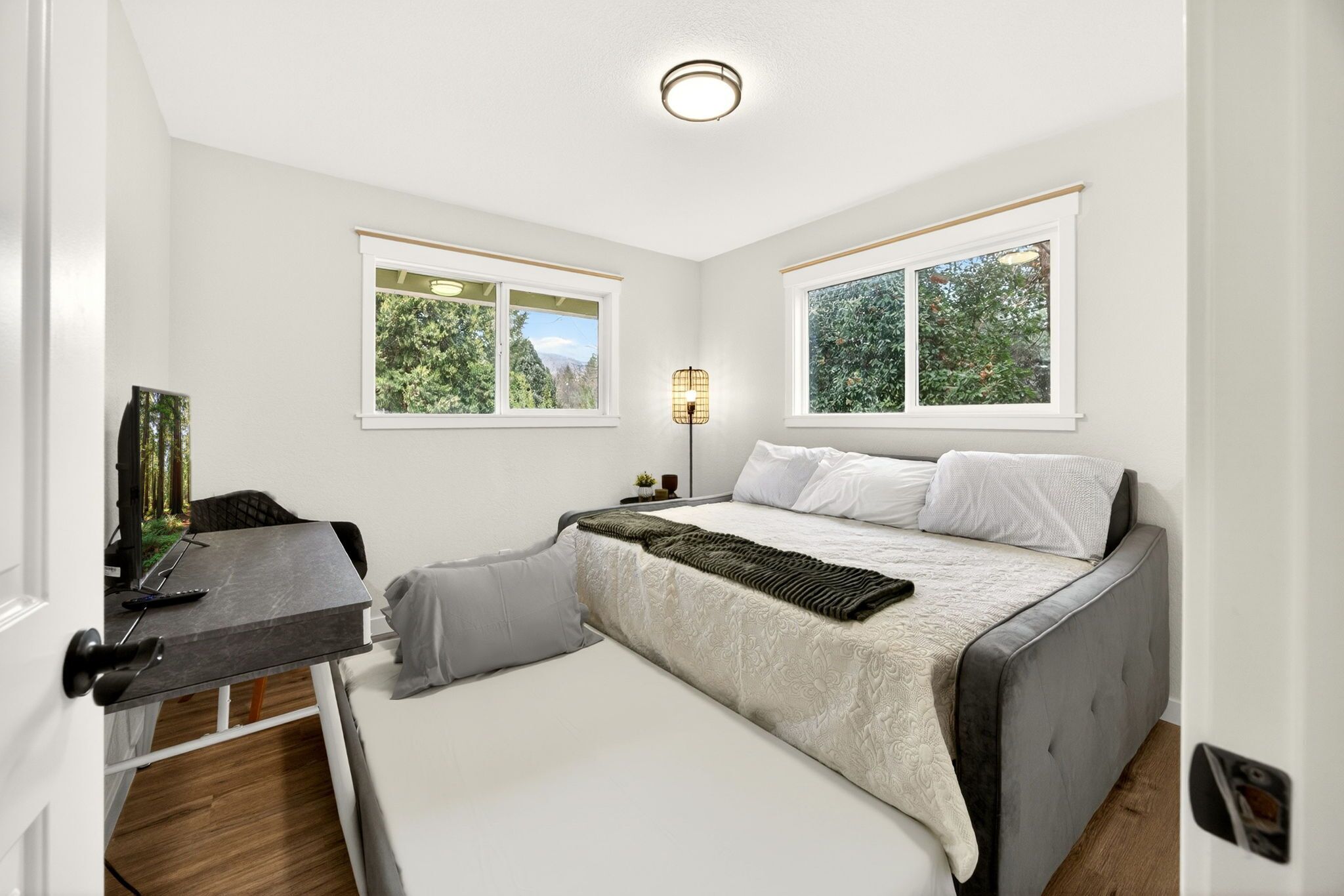 Iron/ironing board, free WiFi