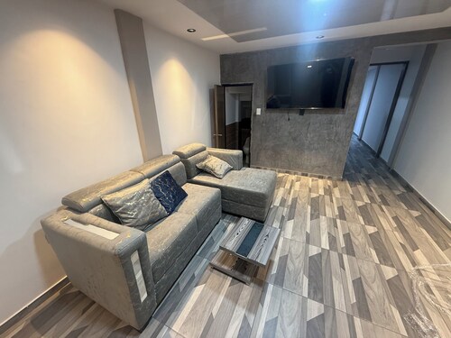 Family home. O valley couple
