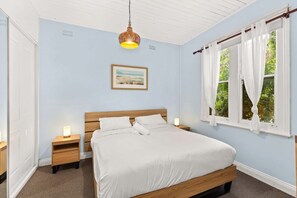 2 chambres, fer et planche à repasser, Wi-Fi, draps fournis