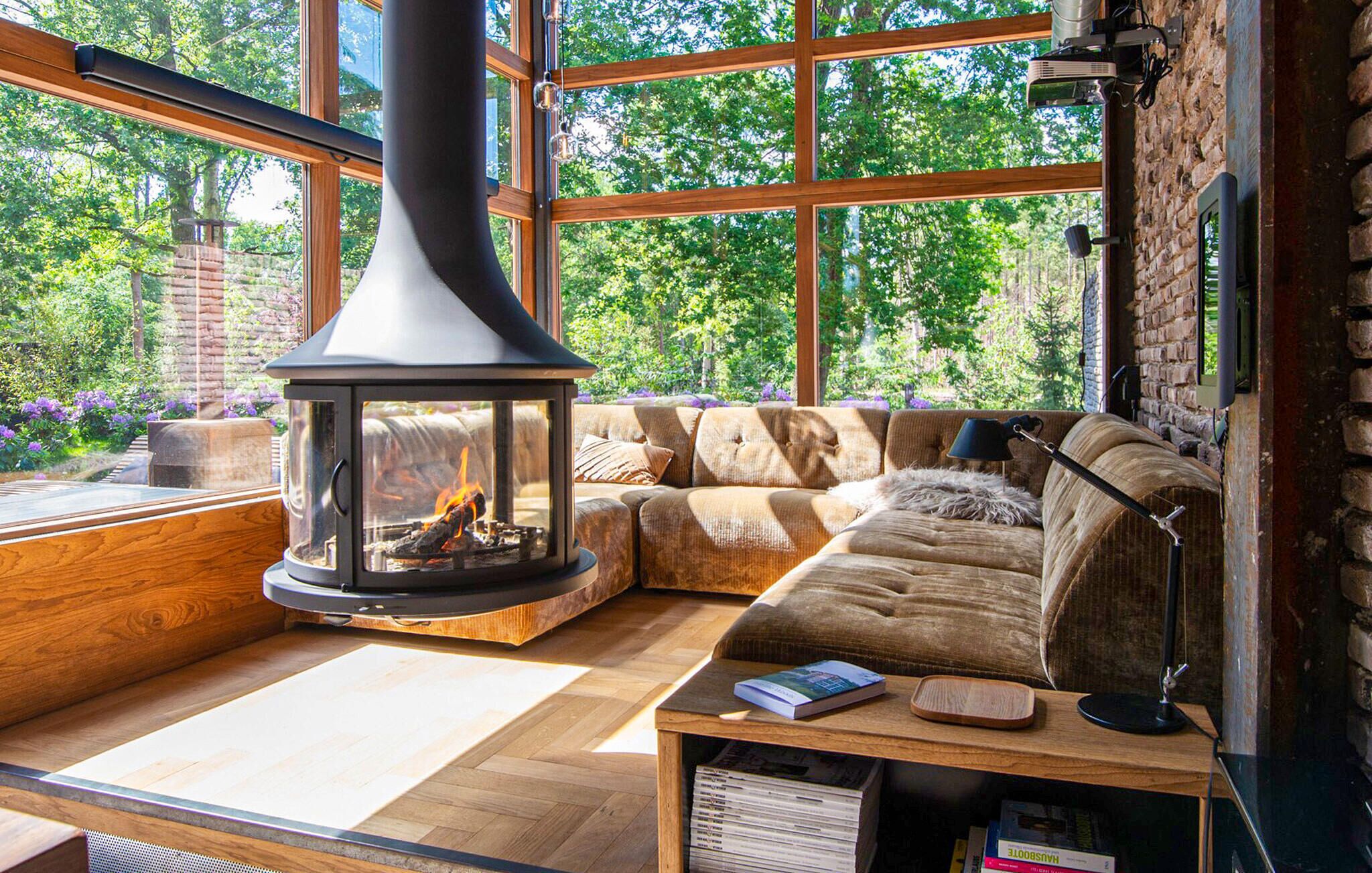 Smart-TV, Kamin, Stereoanlage