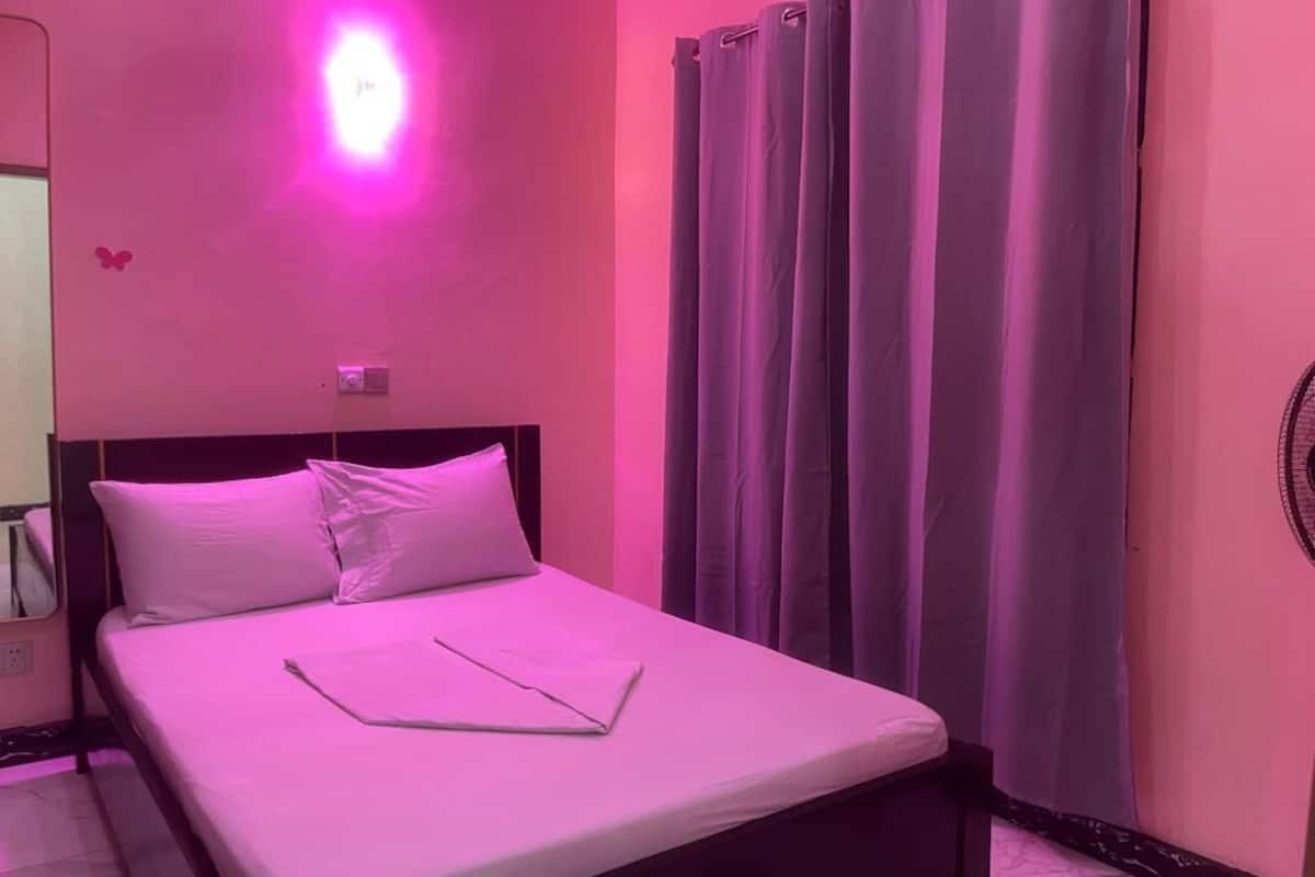 Bureau, Wi-Fi gratuit, draps fournis