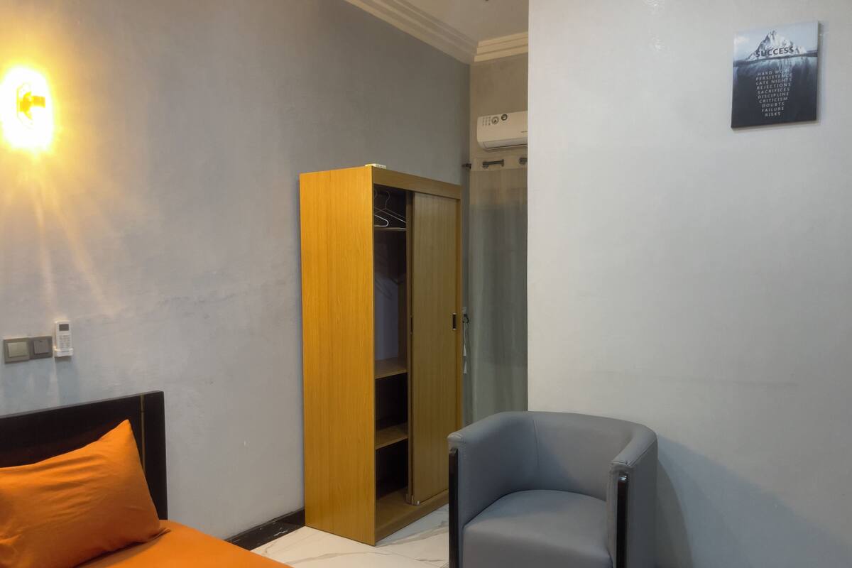 Bureau, Wi-Fi gratuit, draps fournis