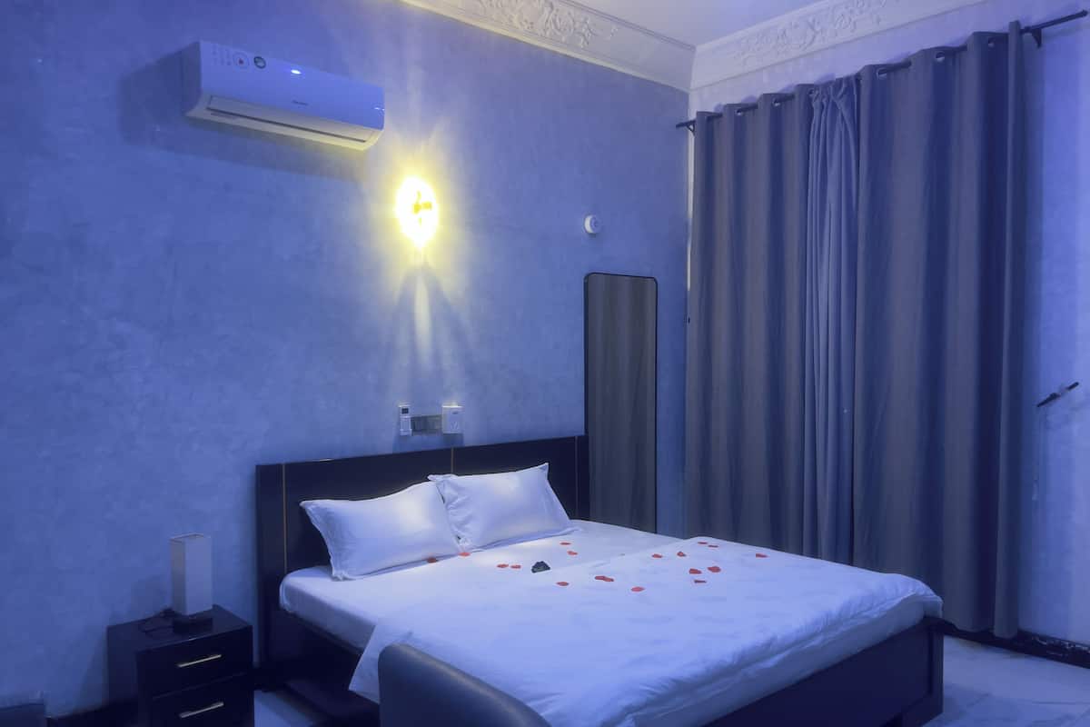 Bureau, Wi-Fi gratuit, draps fournis