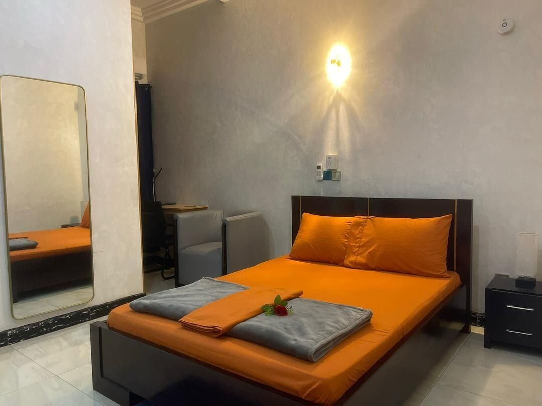 Bureau, Wi-Fi gratuit, draps fournis