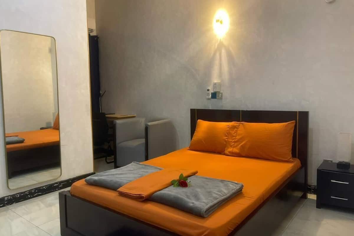 Bureau, Wi-Fi gratuit, draps fournis