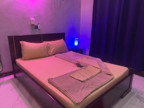 Escrivaninha, Wi-Fi de cortesia, roupa de cama