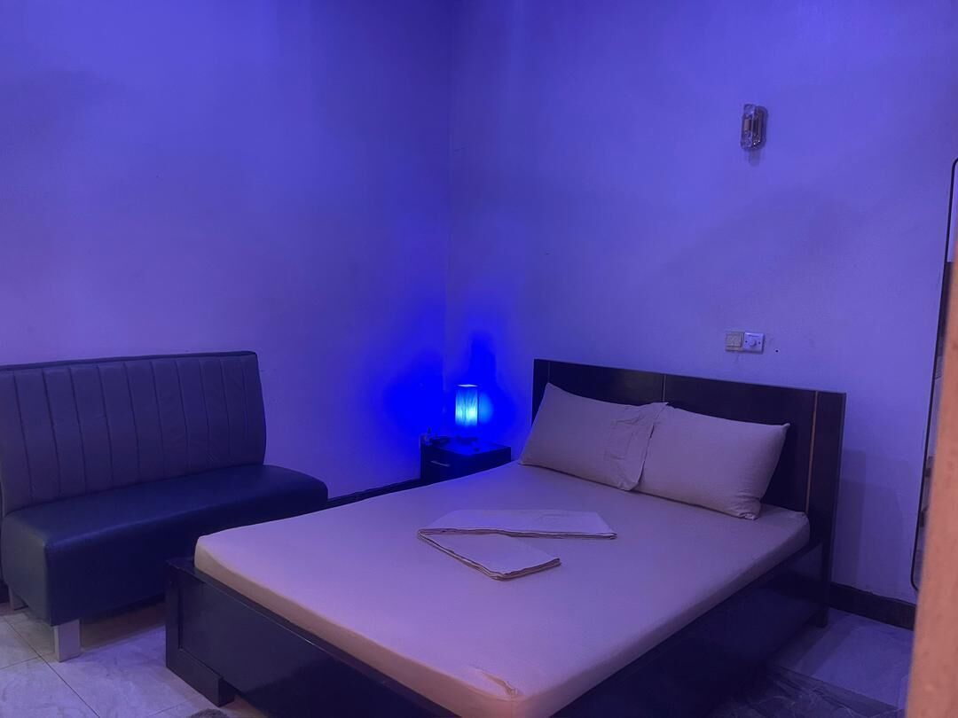 Quarto básico | Escrivaninha, Wi-Fi de cortesia