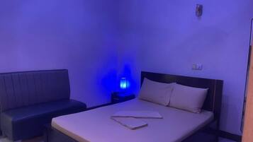 Quarto básico | Escrivaninha, Wi-Fi de cortesia