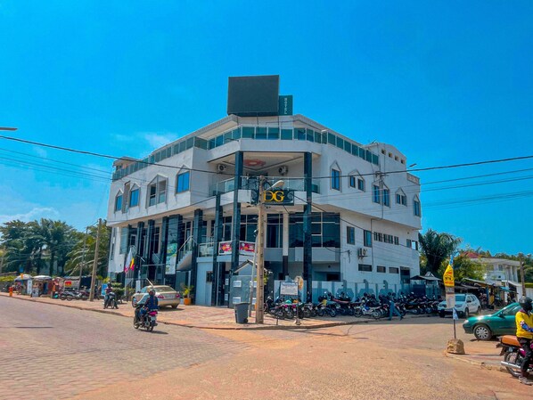 Exterior - Hotel Divines Graces Residence Inn (Agblangandan)