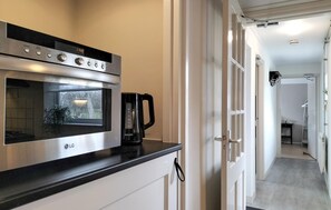 Fridge, stovetop, dishwasher, coffee/tea maker - Beautiful home in Volkel with WiFi (Volkel)