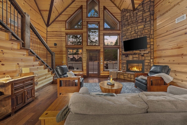 TV, fireplace, offices - New! Answered Prayers! Pond! Hot Tub! Sleep 22! (Broken Bow)