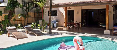 Indoor/outdoor pool