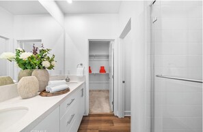 Hair dryer, towels, soap, toilet paper - WALKING DISTANCE TO D-LAND GOOFY'S GORGEOUS 3-BEDROOM HOME (Garden Grove)