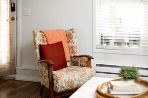 Interior - Orchard Slope Getaway overlooking Okanagan Lake! (Lake Country)