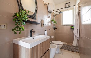 Shower, hair dryer - 1 bedroom cozy apartment in Badesi (Badesi)