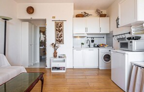 Fridge, oven, stovetop