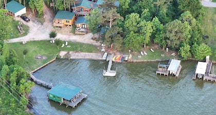 Romantic waterfront cabin #2, Lake Livingston TX