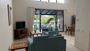 Living area - Baden 79 - Rainbow Shores (Rainbow Beach)