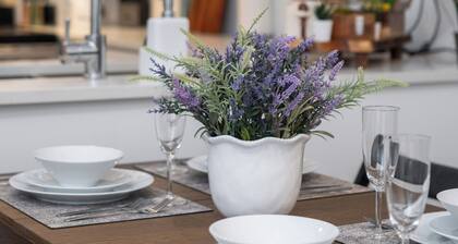 Quiet South Surrey 1BR Near White Rock Beach