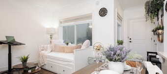 Quiet South Surrey 1BR Near White Rock Beach