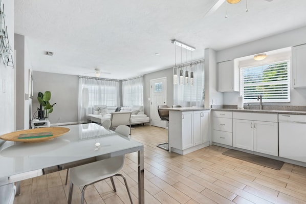 Interior - Turn-Key 2BR Sarasota Oasis: Private Yard, Fully Stocked, Beaches & Downtown (Sarasota)