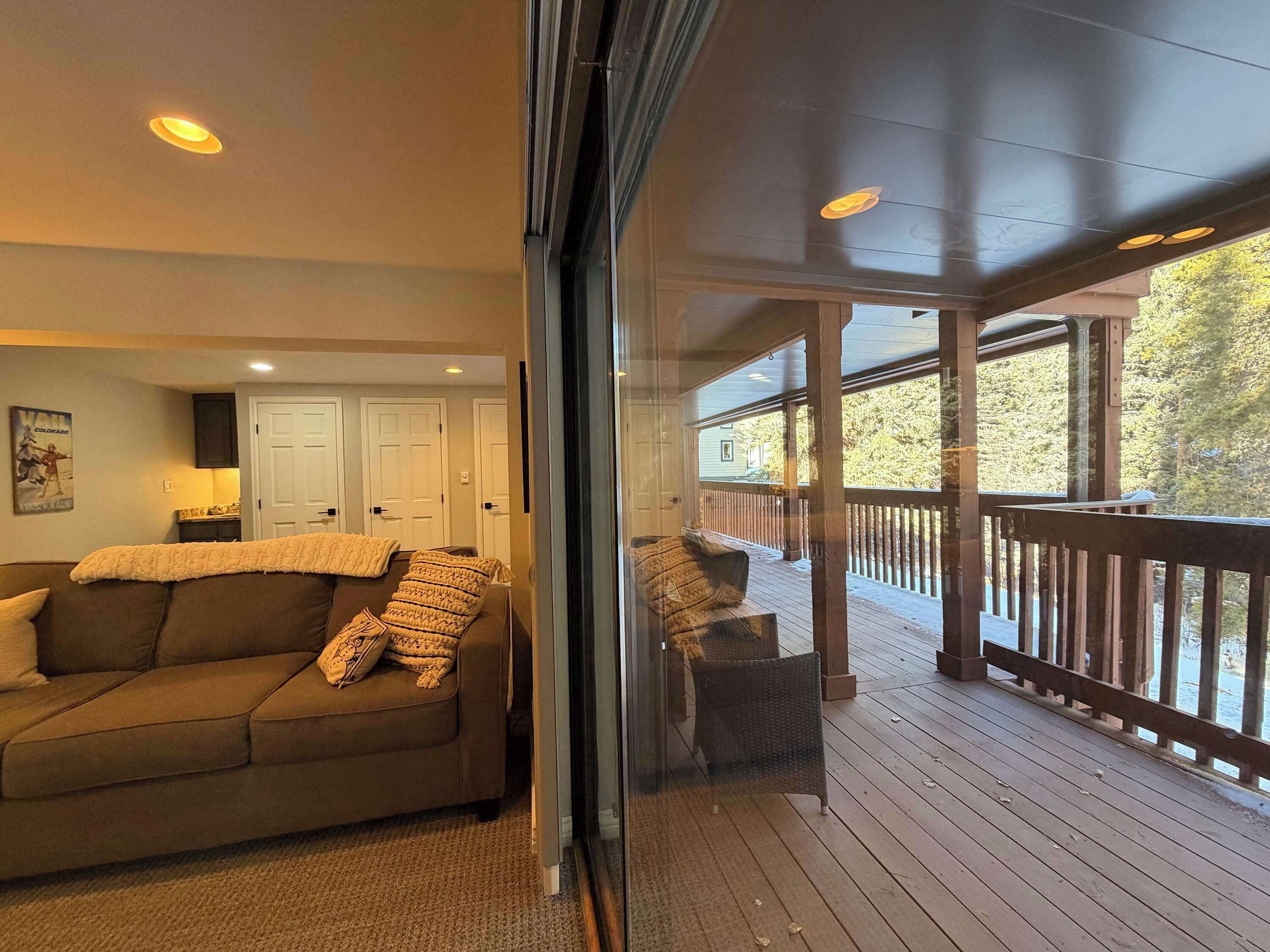 Una televisión, una oficina