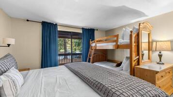 2 bedrooms, desk, iron/ironing board, WiFi
