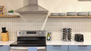 House (1 Bedroom) | Interior - Sleeps 44 4 Themed Lofts w/ Skyline Balconies, Neon Backdrops & Glam Kitchensperfect for Nashville Group Stays The Swift Retreat by Avantstay (Nashville)
