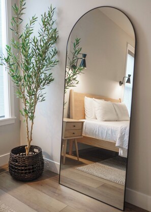 4 bedrooms, travel cot, free WiFi, bed sheets - Hot Tub + Golf Course • Fenced Yard • New Modern Home (Post Falls)