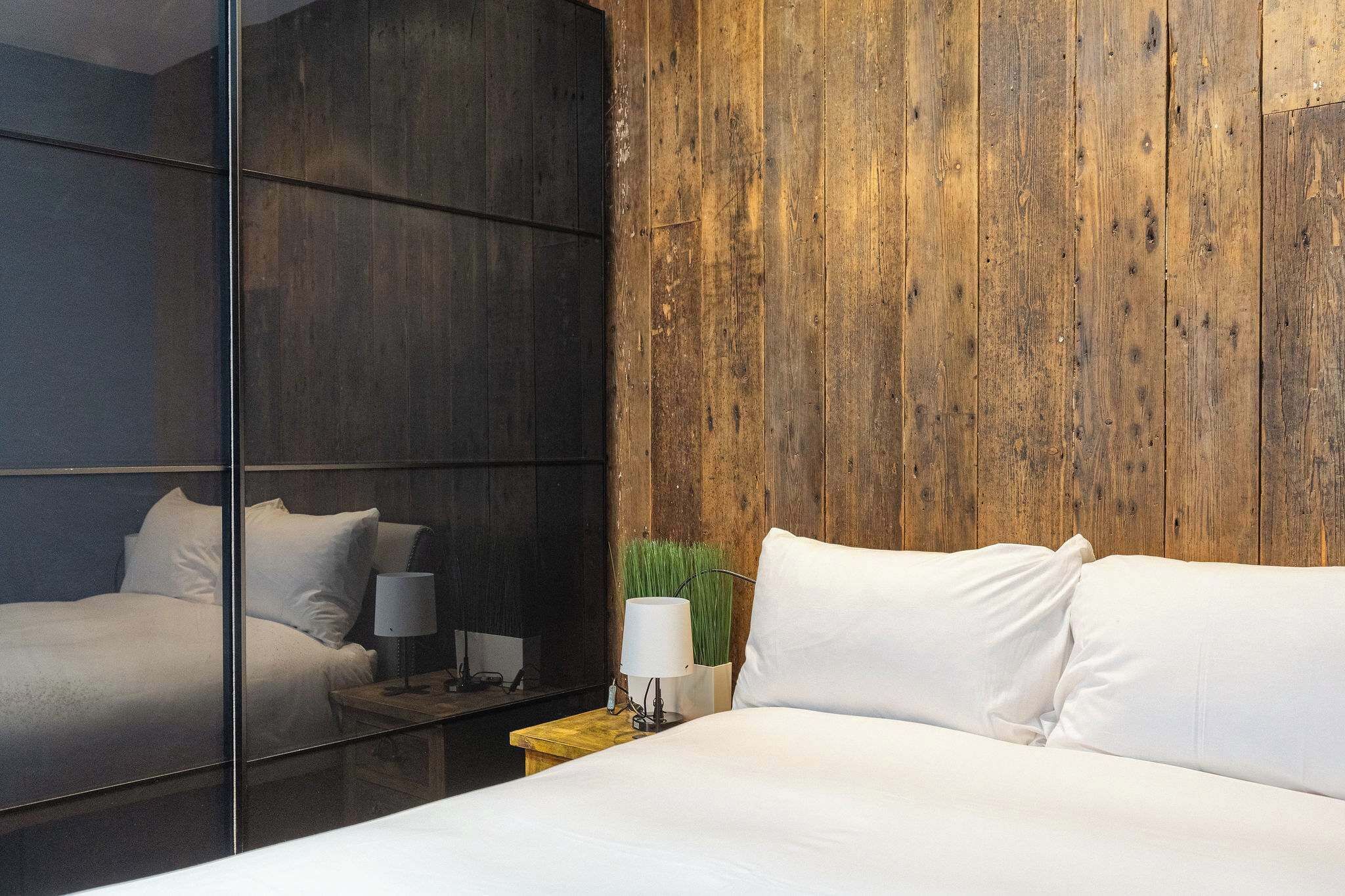 Iron/ironing board, internet, bed sheets