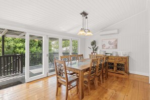 Dining - Relaxing Retreat with Outdoor Space in Fairfield (Fairfield)