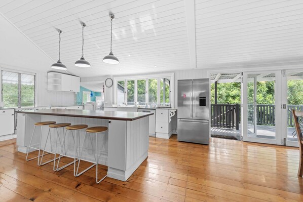 Fridge, microwave, oven, stovetop - Relaxing Retreat with Outdoor Space in Fairfield (Fairfield)