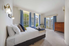 4 chambres, fer et planche à repasser, Wi-Fi, draps fournis