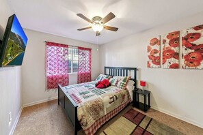 Schreibtisch, Bügeleisen/Bügelbrett, WLAN