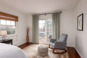 Escritorio, tabla de planchar con plancha y wifi 