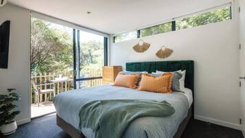 3 bedrooms, desk, iron/ironing board, WiFi