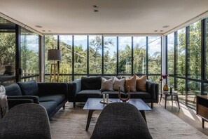 TV, aparelho de som, escritórios