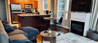 Chic Downtown Suite w/ AC & Parking | Near Rogers
