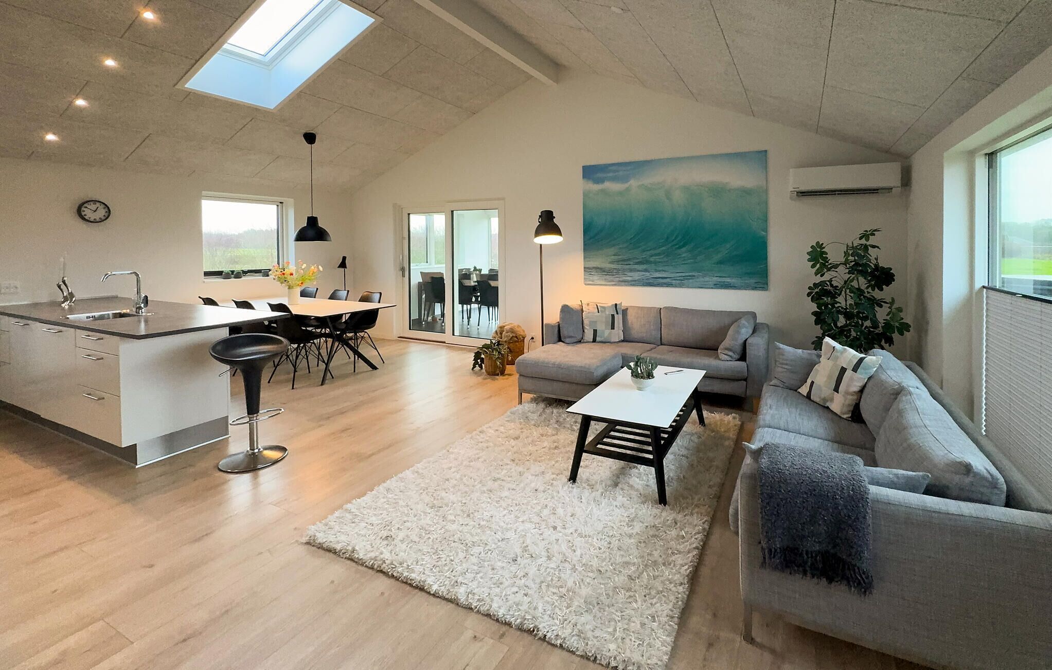 Smart TV, table tennis