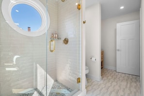 Shower, towels, soap, toilet paper - Home with Rooftop Deck in Lovely Plum Island (Newburyport)